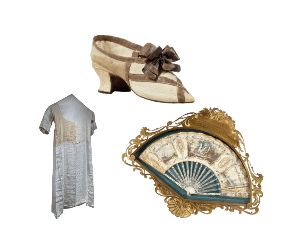 Quelques objets de Marie-Antoinette à voir à Paris, au musée Carnavalet : un soulier, une chemise et un éventail