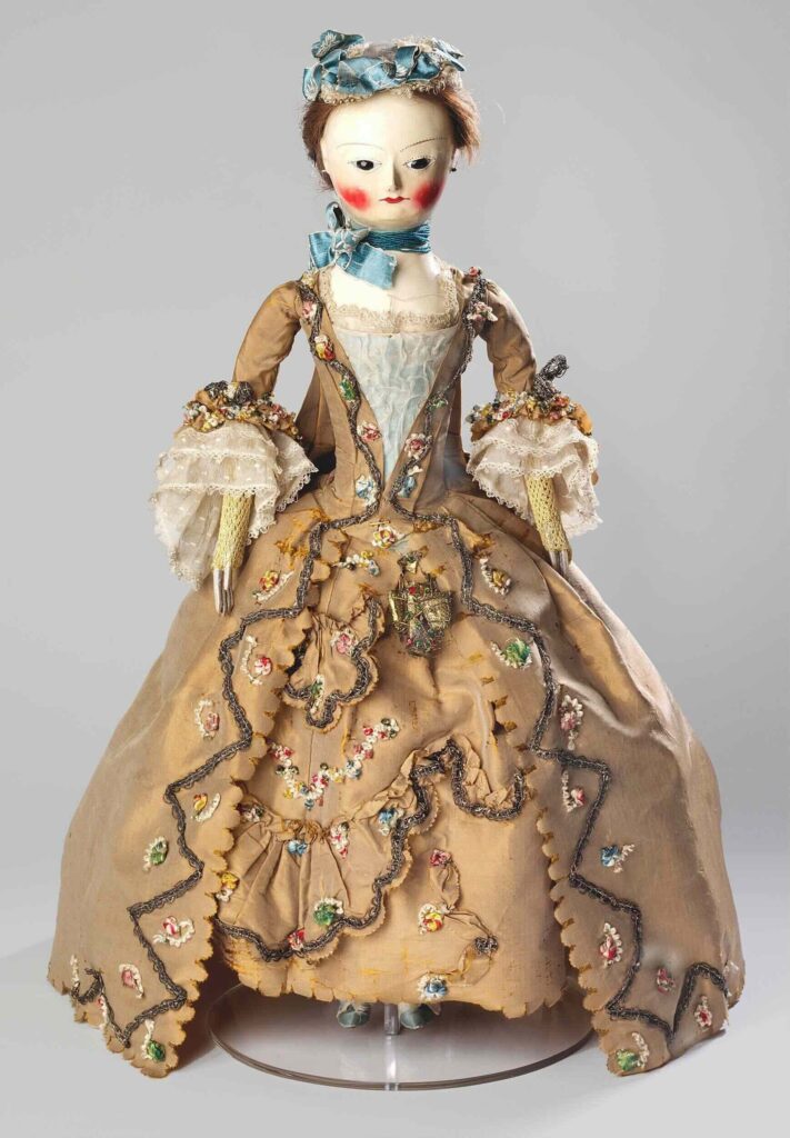 Pandore, poupée de modes