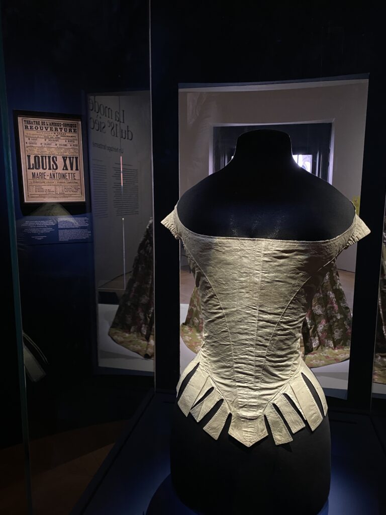 Silhouette en sablier du corset de Marie-Antoinette